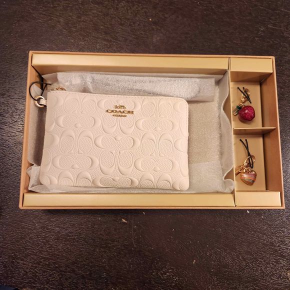 NWT Coach Wristlet White Leather Logo Design with Charms and Gift Box - Picture 2 of 5